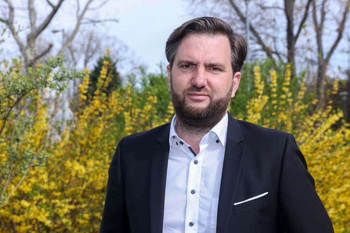 Fotó: MH/Török Péter Aki kertészkedik, annak állandóan figyelnie kell – INTERJÚ + VIDEÓ