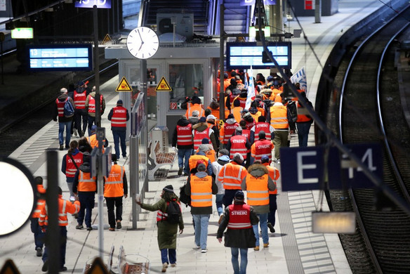 Megkezdődtek a sztrájkok Németországban, teljesen leállt a közlekedés