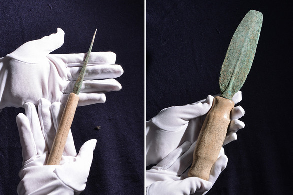 Ősi kardokat találtak egy görögországi sírban