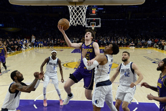 Utolsó másodperces triplával nyert a Dallas az NBA-ben