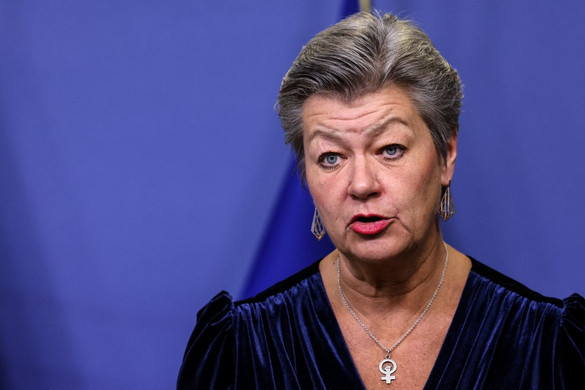 Uniós biztos: Meg kell teremteni a bevándorlás legális lehetőségeit