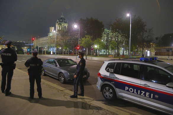 Terrortámadástól tartanak Bécsben, fokozzák a fegyveres rendőri jelenlétet