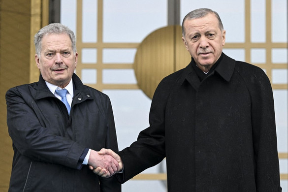 Ankara hozzájárul Finnország felvételéhez