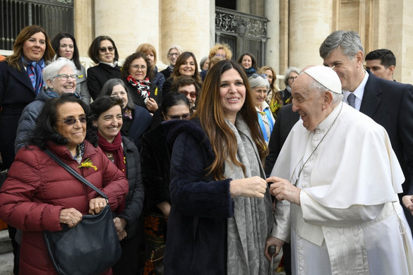 Ferenc pápa: A jobb világhoz a nők esélyegyenlőségén át vezet az út