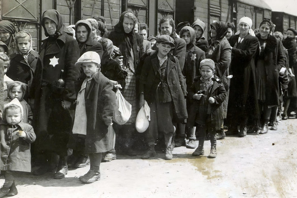 Latorcai Csaba: Hazaárulás volt a magyar zsidók halálba küldése