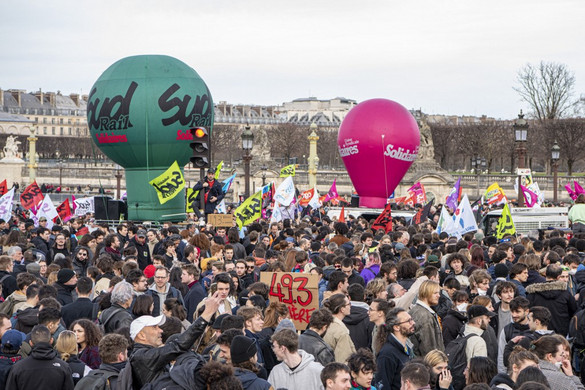 Két bizalmatlansági indítványt nyújtott be az ellenzék a francia kormány ellen a nyugdíjreform elfogadását követően