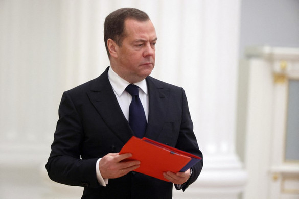 Medvegyev: A brit tisztviselők bármelyike legitim katonai célpontnak tekinthető