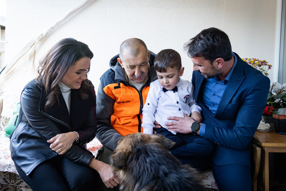 Magyarok által kimentett kisfiút látogatott meg Novák Katalin