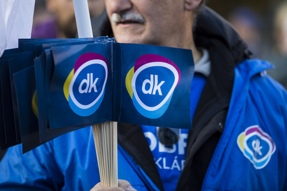 Elnyeli a DK a saját ifjúsági tagozatát, a Momentumot