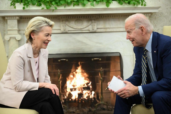 Biden Ursula von der Leyent fogadta