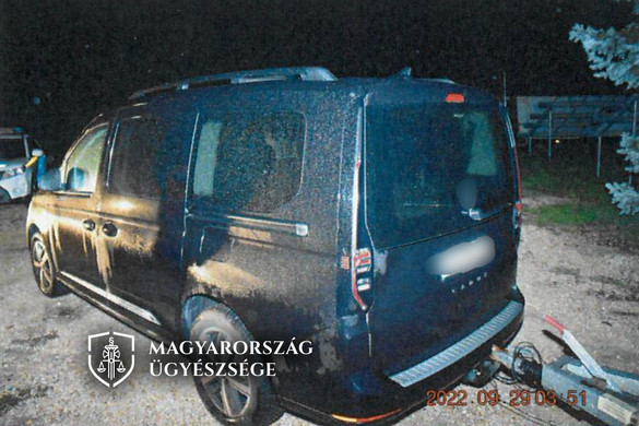 Dortmundban bérelt gépkocsival szállított migránsokat