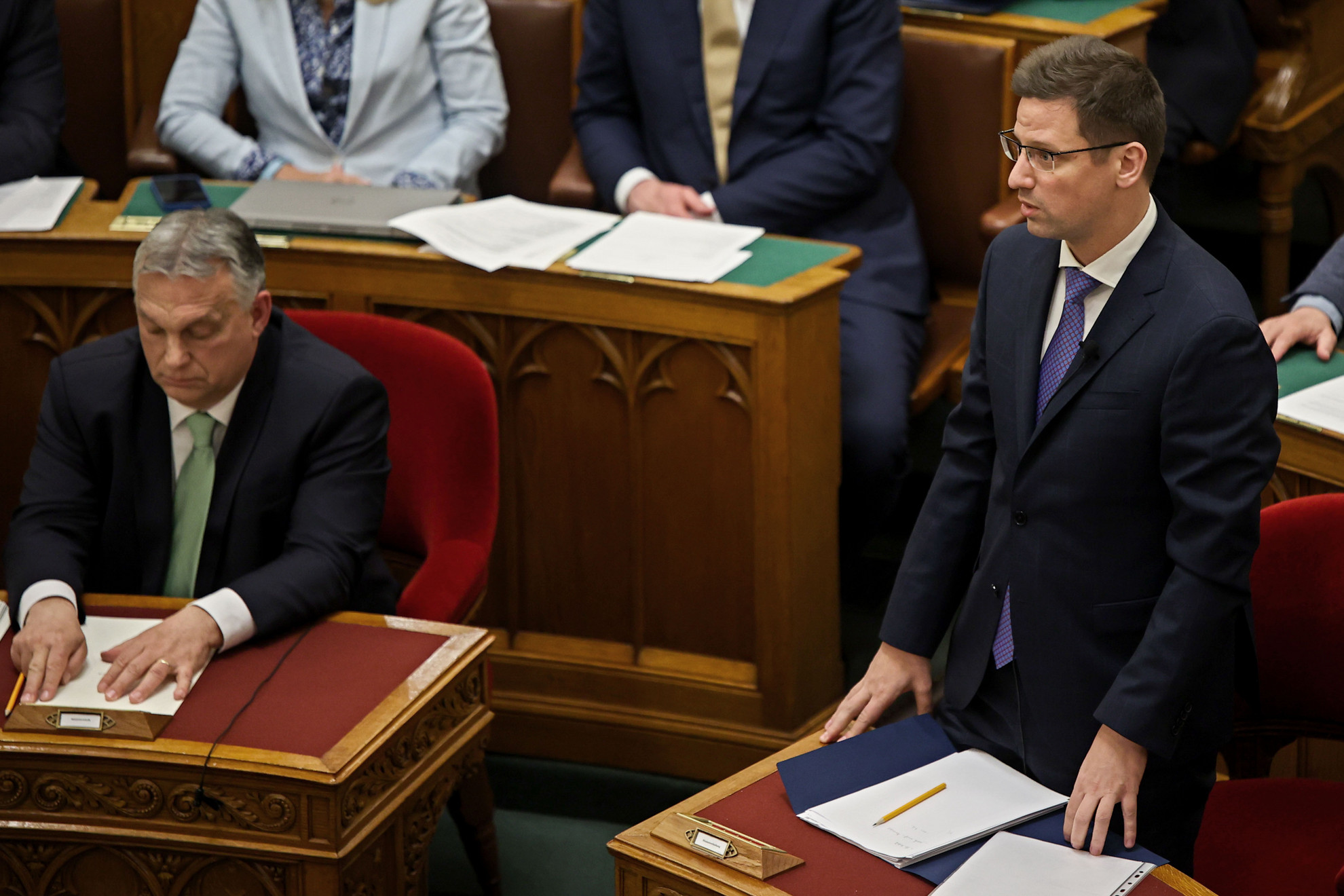 Április 11., kedd: Szabadságharcosok voltunk, szabadságharcosok maradtunk, és ma is ez a legfontosabb számunkra. Ma leginkább a hazánk függetlenségéért és szuverenitásáért kell harcolnunk mindenfajta külső erőkkel és belső megbízottjaikkal – jelentette ki Orbán Viktor miniszterelnök a parlamentben, ahol képviselői kérdésekre válaszolt