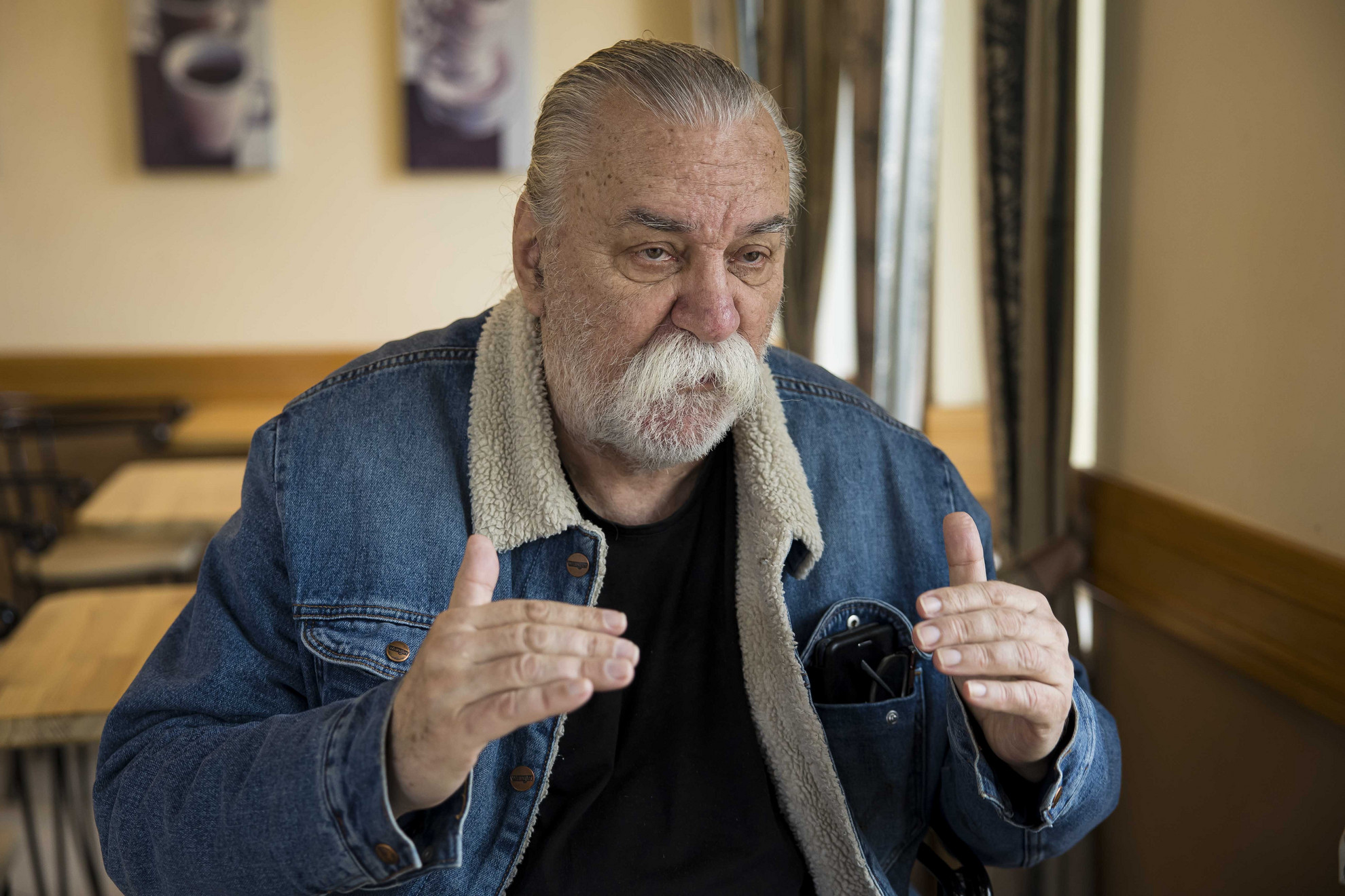 Schuster Lóránt: Csak azt tudom mondani, amit a Kovács Kati is említett, hogy ott tettek neki keresztbe, ahol tudtak, és úgy akadályozták a P.Mobilt is, ahol és ahogyan csak tudták