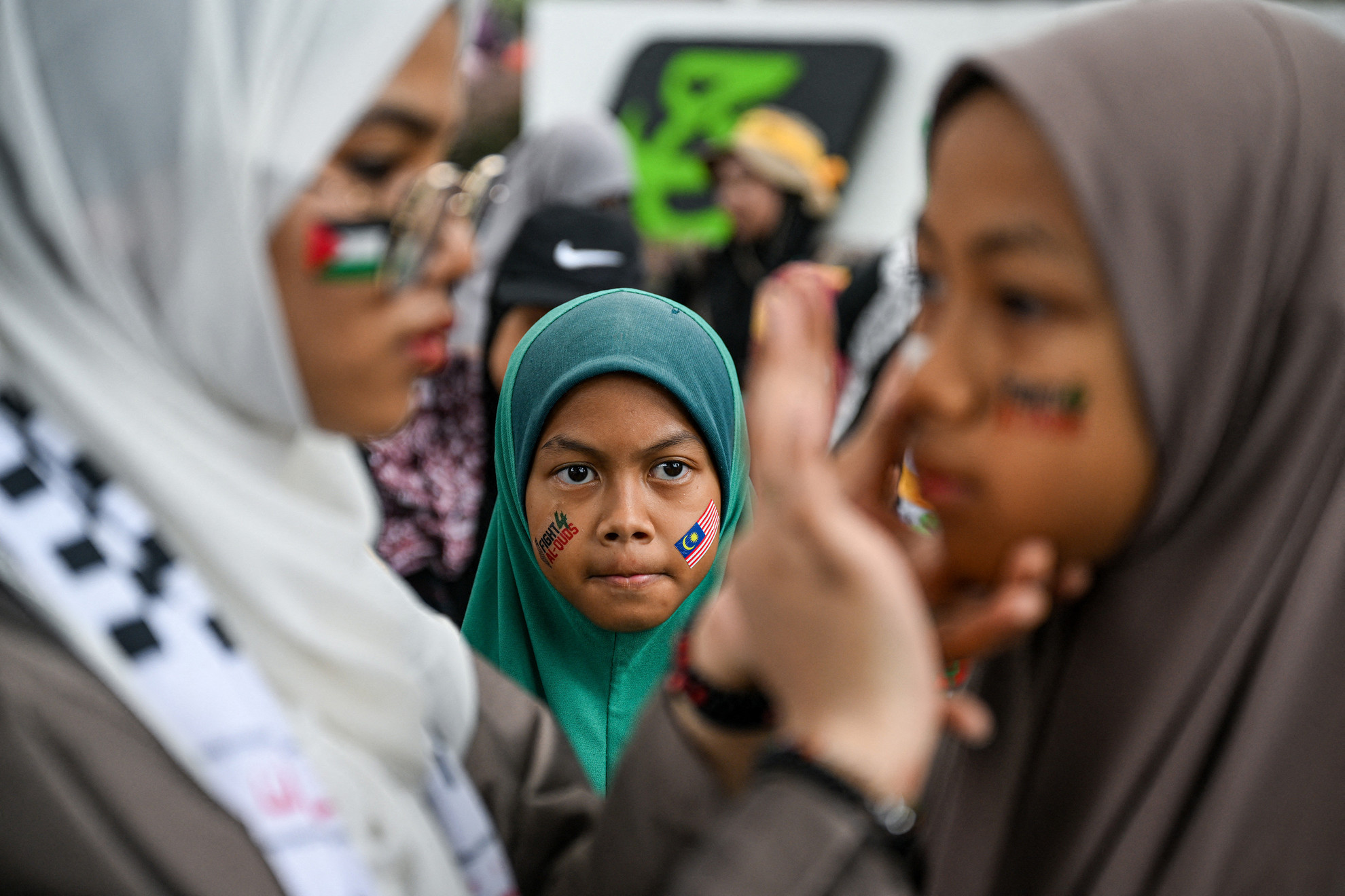 Április 14., péntek: Az al-Kudsz vagy Jeruzsálem-nap alkalmából tüntetést rendeztek Kuala Lumpurban. Ez a nap Jeruzsálem újraegyesítésének napja, amelyről a palesztinok és támogatóik évről évre Izrael-ellenes tüntetésekkel emlékeznek meg.