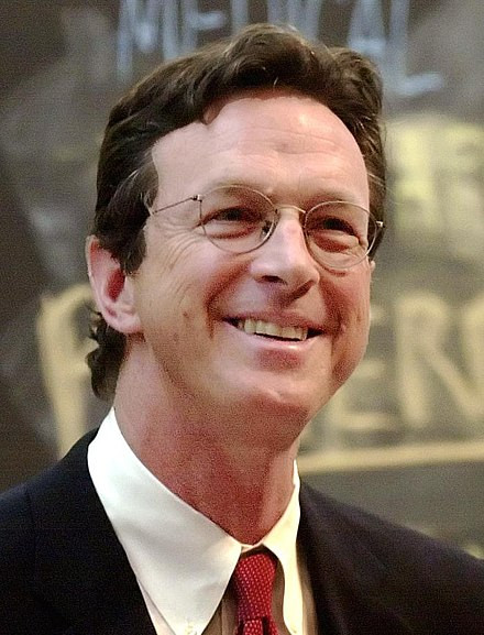 A Jurassic Park írója, Michael Crichton hétszer írta újra a történetet.