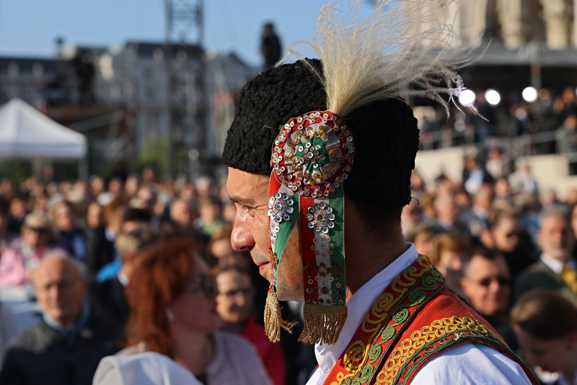Fotó: MH/Purger Tamás Ferenc pápára várva a Kossuth téren, 2023. április 30.