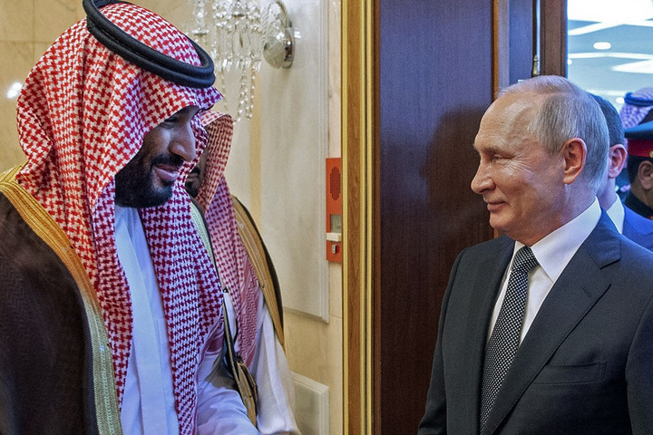 Fotó: AFP/Saudi Royal Palace/Bandar Al-Jaloud Putyin telefonon tárgyalt a szaúdi koronaherceggel