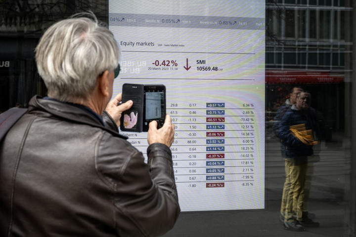 Májustól jelentősen nőnek a bankszámlák díjai