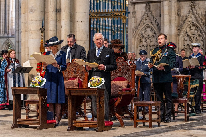 Először osztott nagycsütörtöki ajándékot III. Károly király