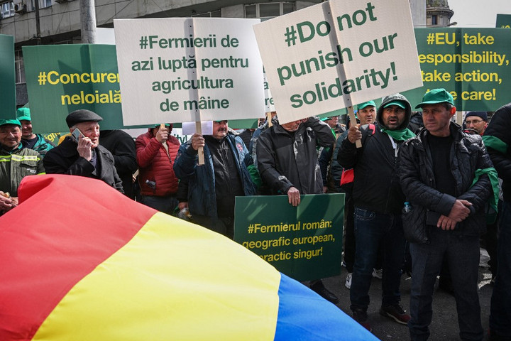 Fotó: AFP/Daniel Mihailescu Már a román kormány is felfüggesztené az ukrán gabonaexportot