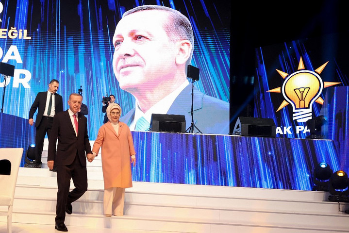 Megkezdte a kampányát Erdogan török elnök a török választásokra