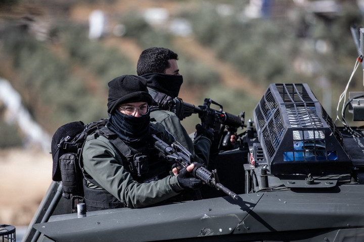 Fotó: Anadolu Agency via AFP/Anadolu Agency/Mostafa Alkharouf Izraeli rakétatámadás érte Homsz tartományt