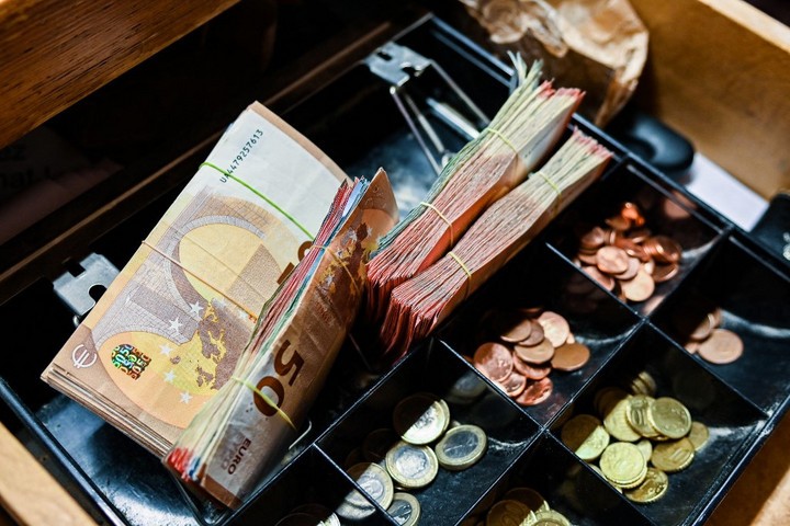 Legyen vagy sem felső limit a kézpénzes fizetésen?