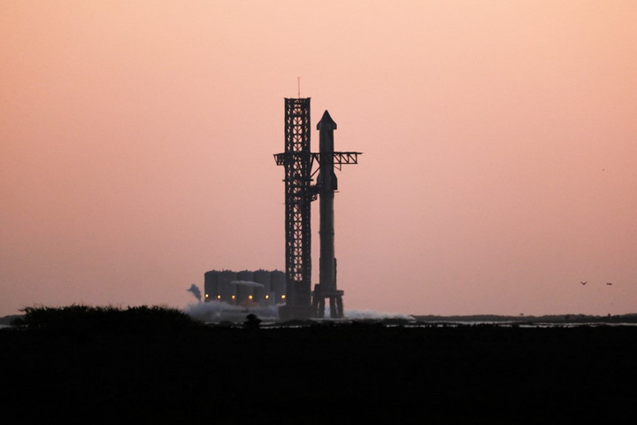 Fotó: NurPhoto via AFP/NurPhoto/Reginald Mathalone Kék örvény tűnt fel az égbolton egy SpaceX-rakéta kilövése után
