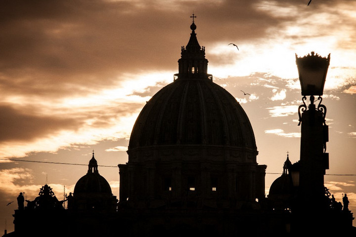 Bíborosavatás és többhetes püspöki tanácskozás helyszíne lesz a Vatikán