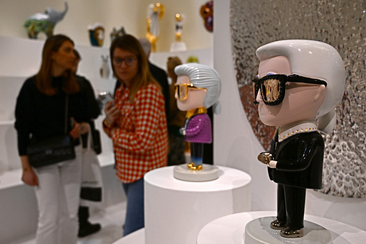 Fotó: AFP/Gabriel Bouys Karl Lagerfeldre emlékeztek a divatvilág prominensei