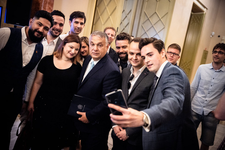 Fotó: Facebook/Orbán Viktor Orbán Viktor: A magyar diákok sikere itthon és a nemzetközi mezőnyben egyben az oktatás sikere is + VIDEÓ