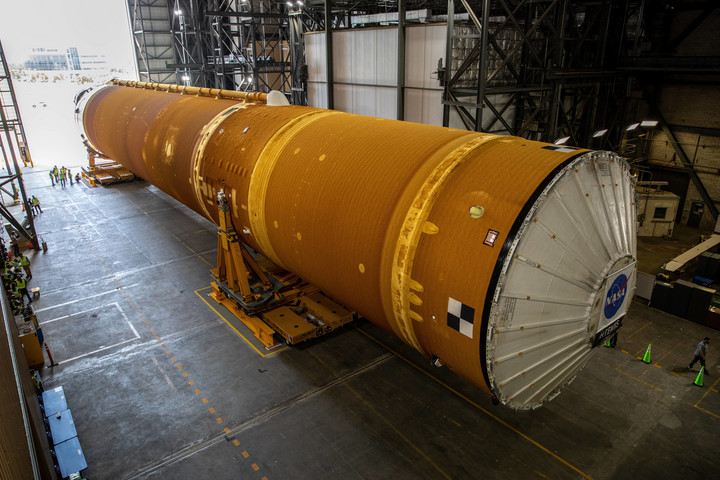 Fotó: NorthFoto Összeszerelik a NASA rakétáját, ami a Holdra juttatná az emberiséget – VIDEÓ
