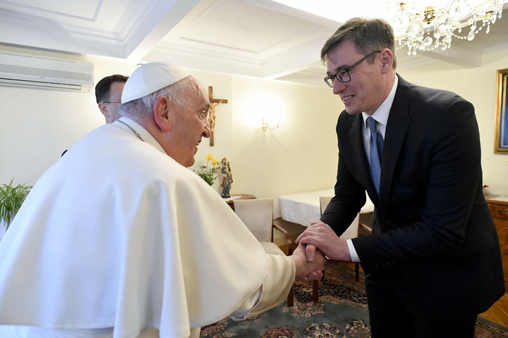Fotó: MTI/Főpolgármesteri Hivatal/Holy See Press Office/Matteo Bruni Az egyházfő fogadta Karácsony Gergely főpolgármestert