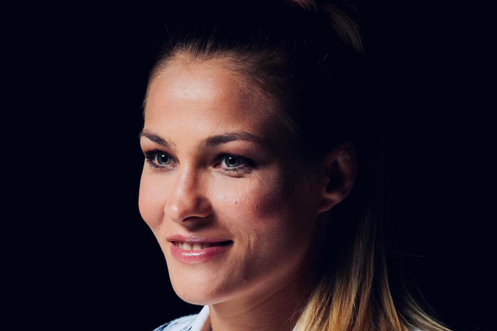Visszavonul Karakas Hedvig