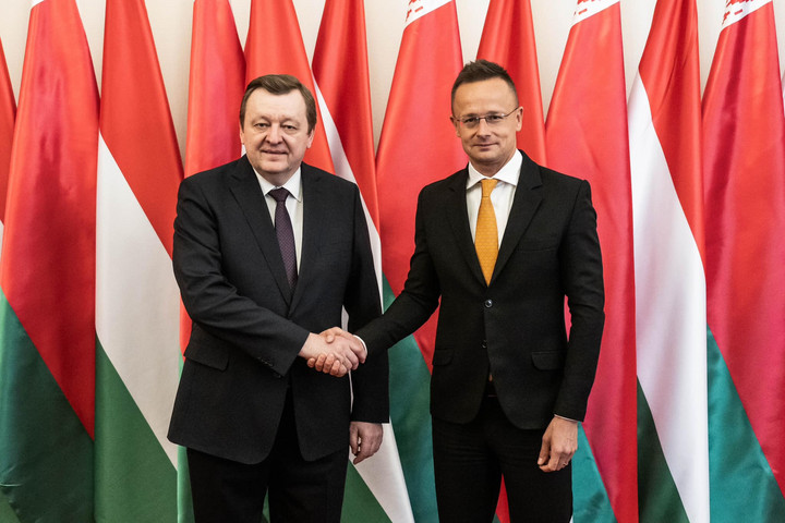 Szijjártó Péter: A kommunikációs csatornák nyitva tartása ad reményt a mielőbbi békére a szomszédunkban + VIDEÓ