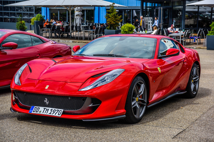 Fotó: NorthFoto Pizzasütőt ejtett egy százmilliós Ferrarira egy targoncás