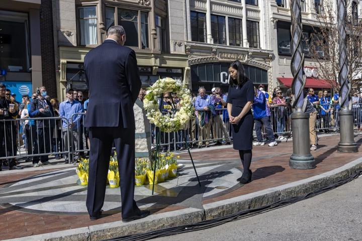 Bostoni maratonon végrehajtott bombatámadás 10. évfordulójára emlékeztek