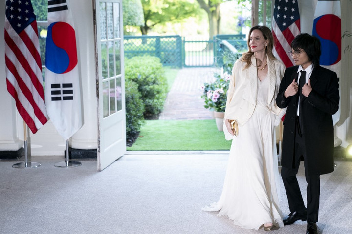 Angelina Jolie és ritkán látott fia a Fehér Házban vacsoráztak