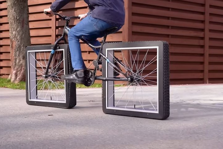Bármilyen hihetetlen, valaki tényleg megcsinálta szögletes kerekű bringával – VIDEÓ
