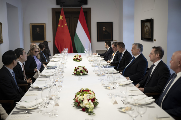 Fotó: MTI/Miniszterelnöki Sajtóiroda/Fischer Zoltán Orbán Viktor: Bővülnek a kínai–magyar gazdasági és pénzügyi kapcsolatok