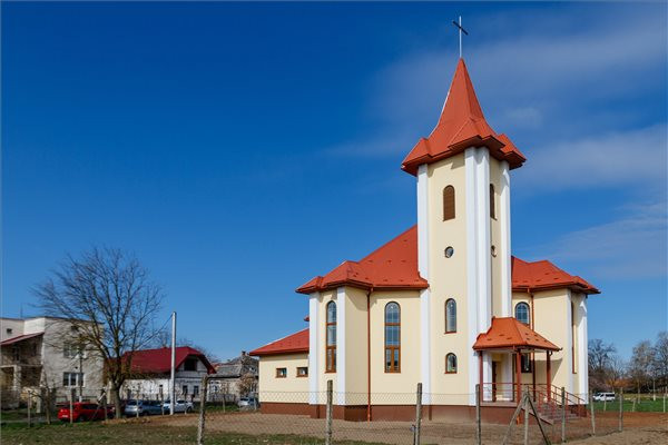 Fotó: Nemes János / MTI Újjávarázsolták a kárpátaljai templomot
