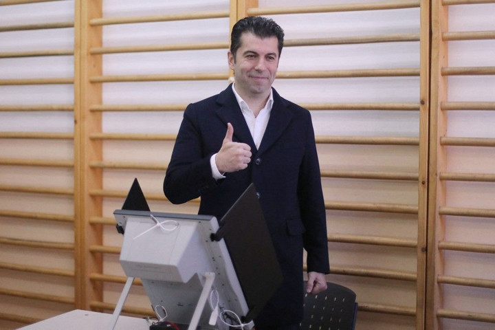 Fotó: AFP/Dimitar Kyosemarliev Vezetnek a centristák Szófiában