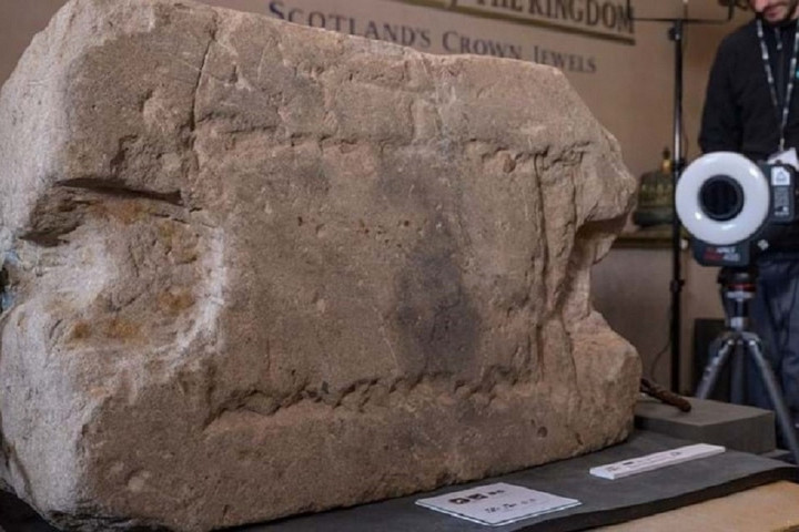 Fotó: Historic Environment Scotland Rejtett jeleket találtak a Végzet kövén