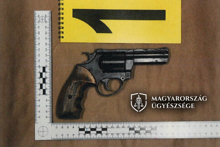 Fotó: Magyarország Ügyészsége Forgópisztolyt és lőszereket tartott a hálószobájában