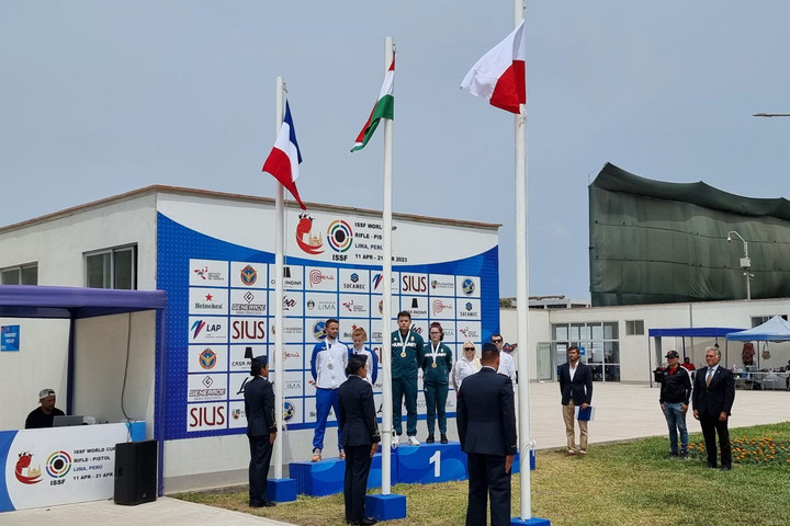 Fotó: Facebook/ISSF A Dénes Eszter, Pekler Zalán kettős aranyérmet nyert a sportlövő világkupán
