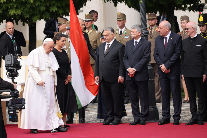 Orbán Viktor: Isten hozta Ferenc pápát!