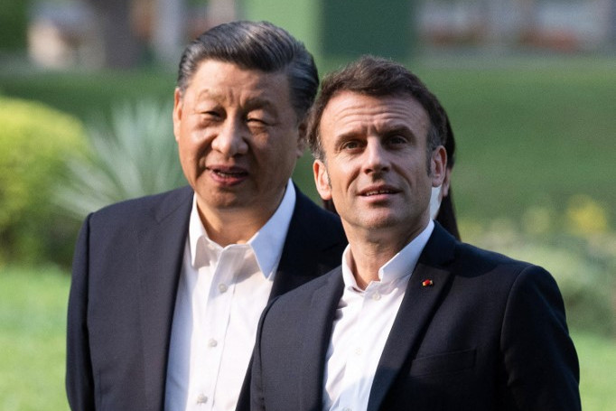 Fotó: Pool/AFP/Jacques Witt Közös nyilatkozatot adott ki a kínai és a francia elnök „a béke visszatéréséről”