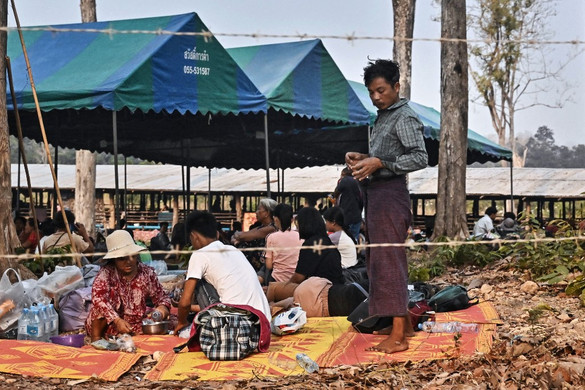 Ezrek menekültek Mianmarból Thaiföldre az intenzív harcok miatt