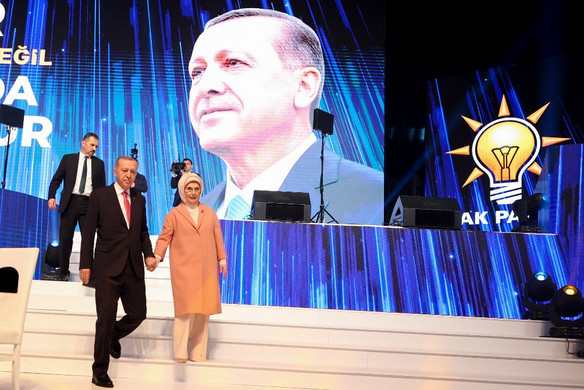 Megkezdte a kampányát Erdogan török elnök a török választásokra