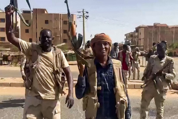 Szudáni válság – Etnikai tisztogatással, háborús bűncselekmények elkövetésével vádolja a hadsereg a lázadókat
